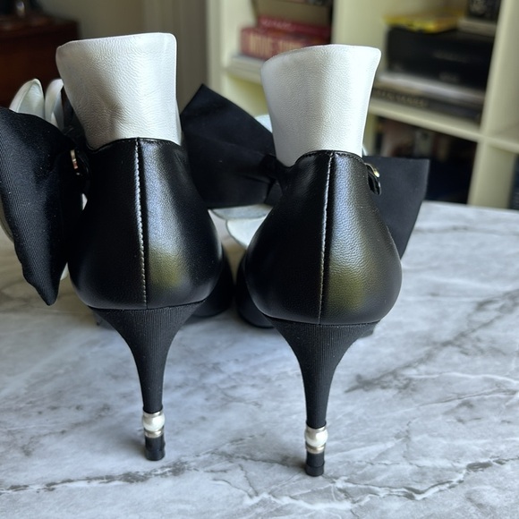 EUC CHANEL 2023 Interlocking CC Logo D'Orsay Pumps black and white 37.5 - Picture 4 of 11